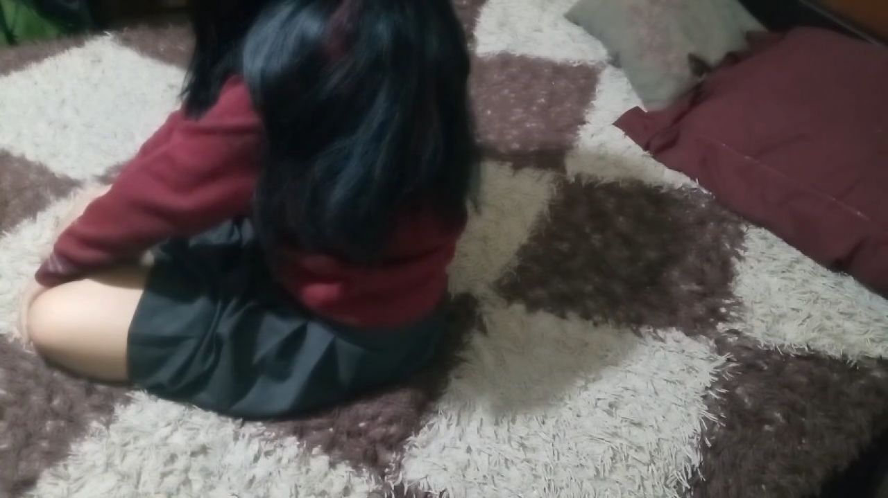 schoolgirl with a nice ass wants to fuck