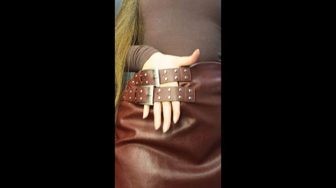 Come with Me to the Mall to Try on Clothes in Fitting Room