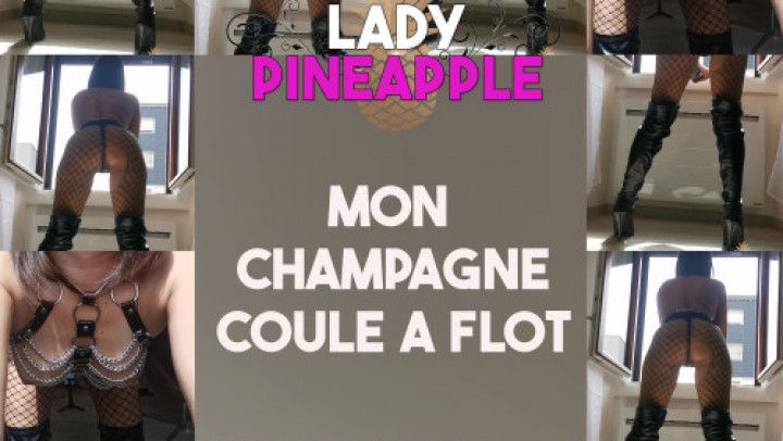 Mon champagne coule a flot