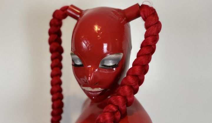 Rubbercouple has romantic latex sex