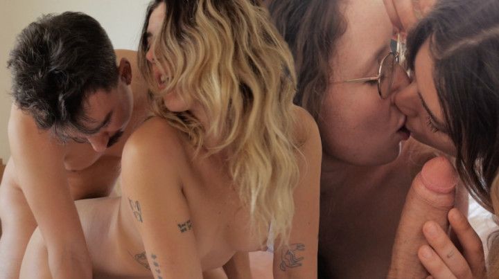 Fucking around with our friends: Sensual FFM w/ Gia_G