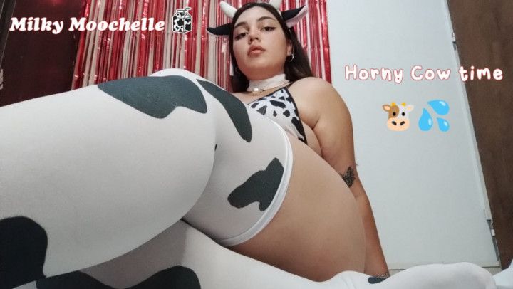 Naughty hucow spreading and playing