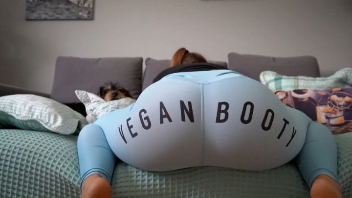Vegan Booty Twerk in Leggings With My 