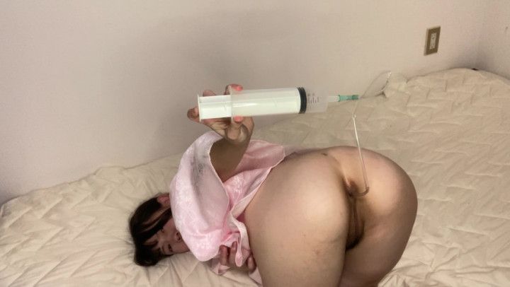 mako, wearing Japanese "Nagazyuban" and farting