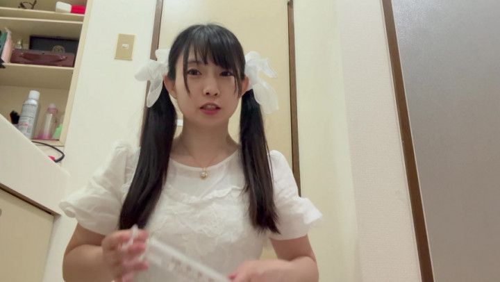 mako Enema and defecation by herself