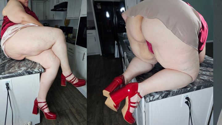 Big butt Pawg BBW SSBBW flashing ass and pussy