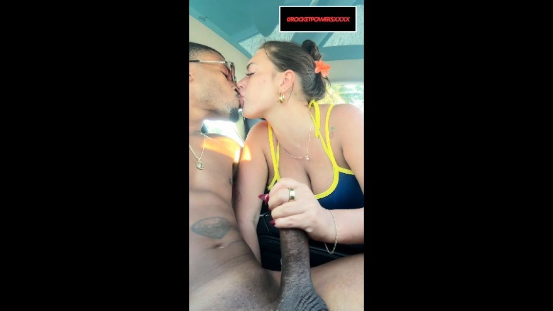 Hot Pawg Big Booty Alanna Pow gets Pounded in the Car