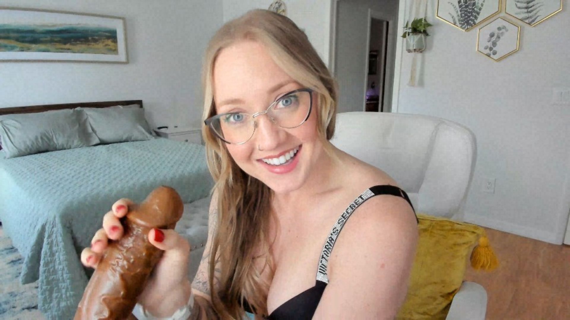 GF Doesn't Care If You Catch Her Sucking BBC