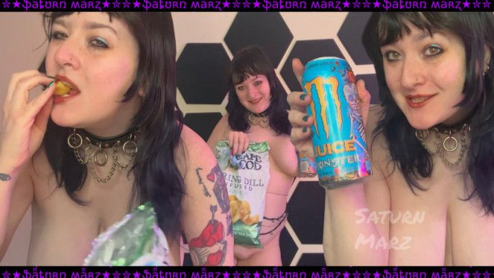 Curvy Goth Snacking &amp; Burping