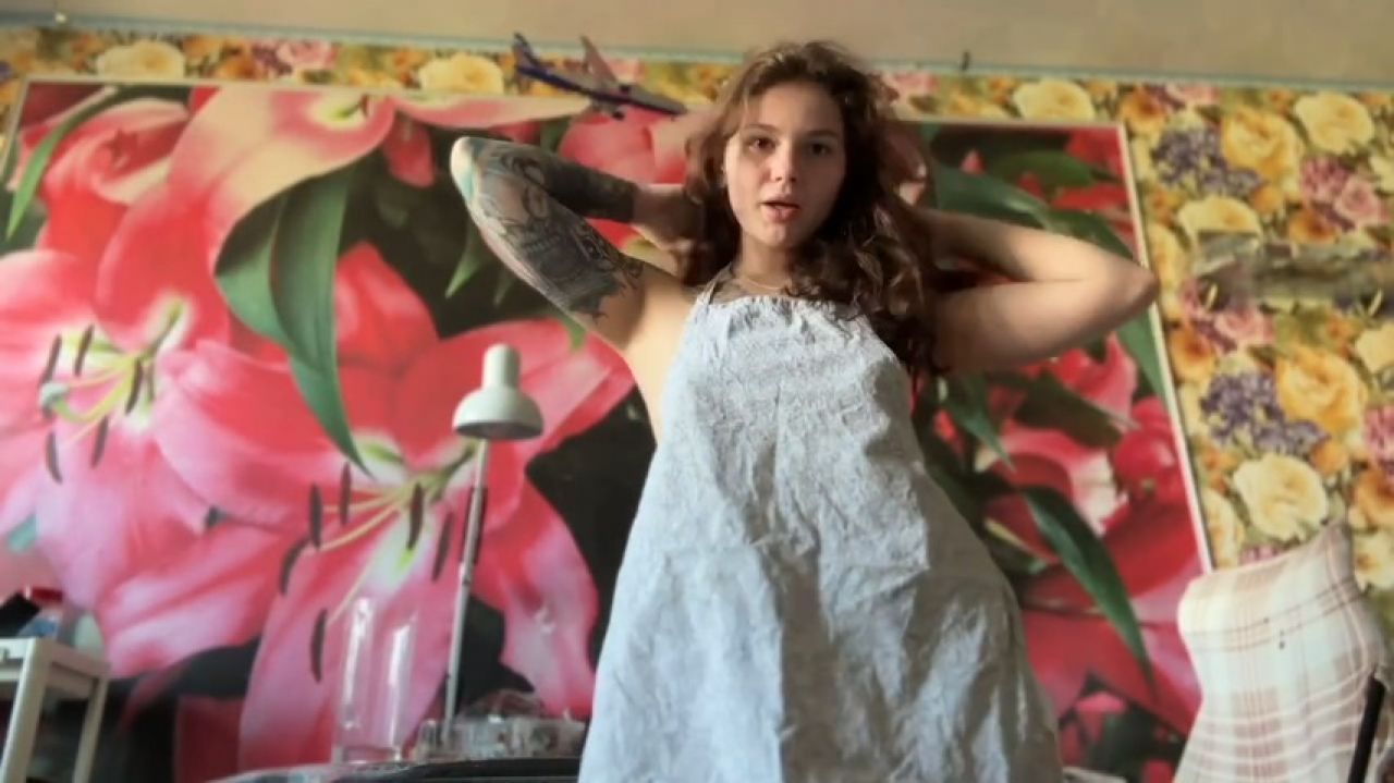 Pussy play and anal masturbation in the kitchen