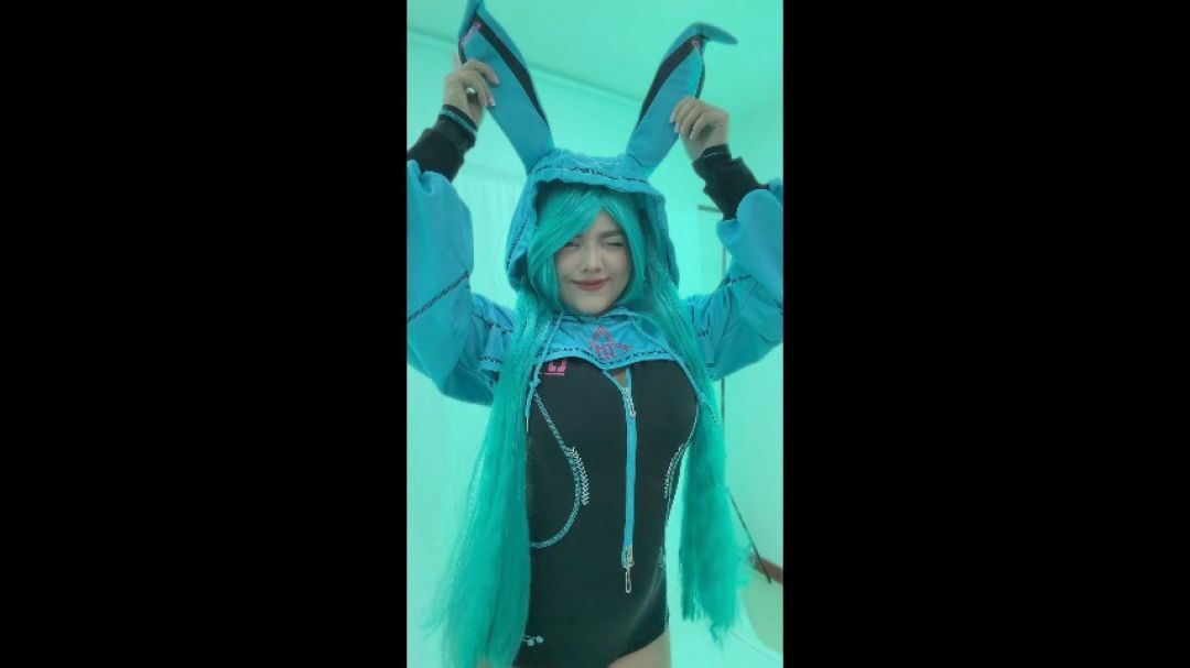 Bunny Girl Hatsune Miku Cosplay