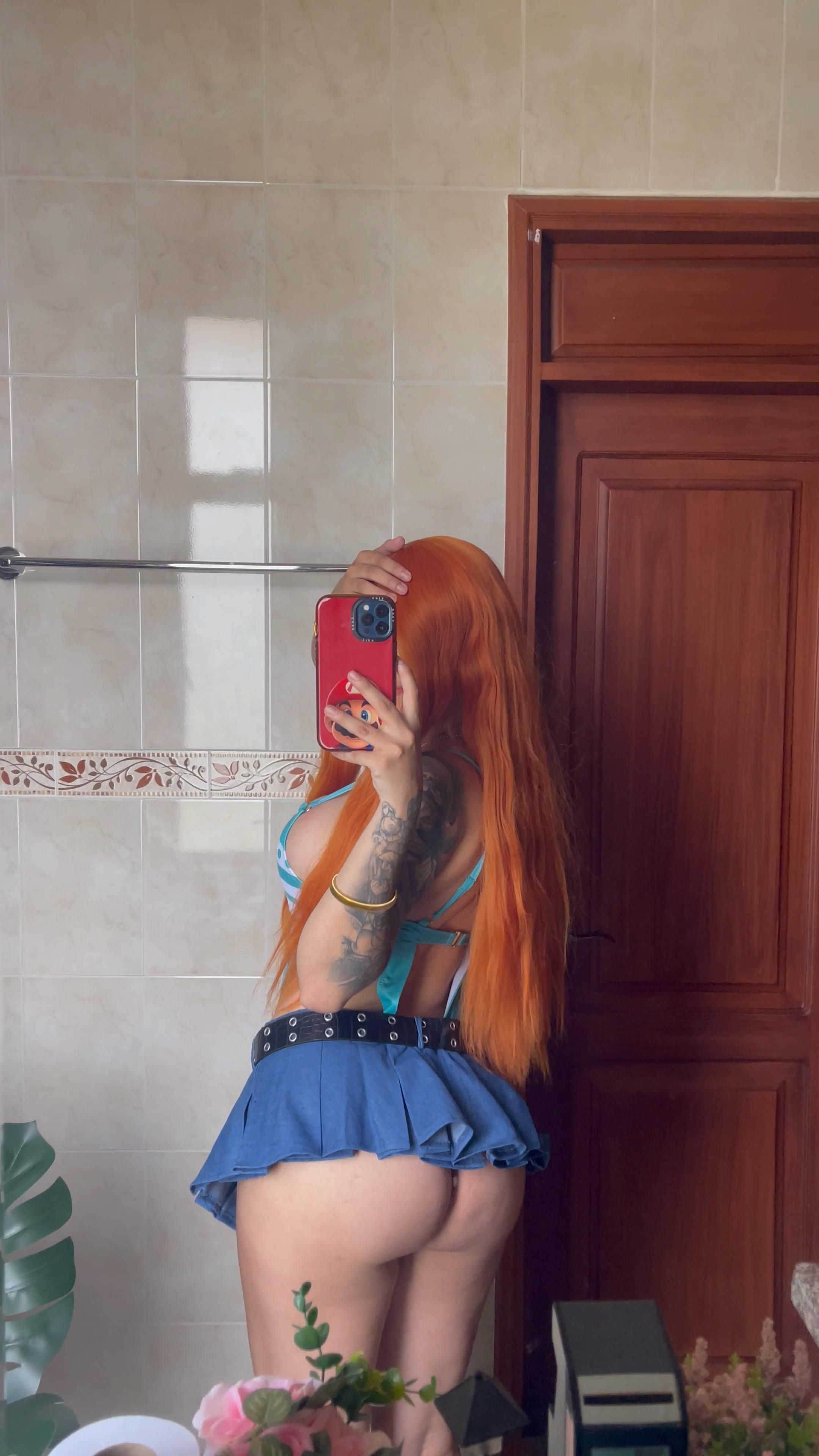 Nami Cosplay in bathroom