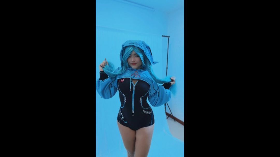 Chilling as Hatsune Miku