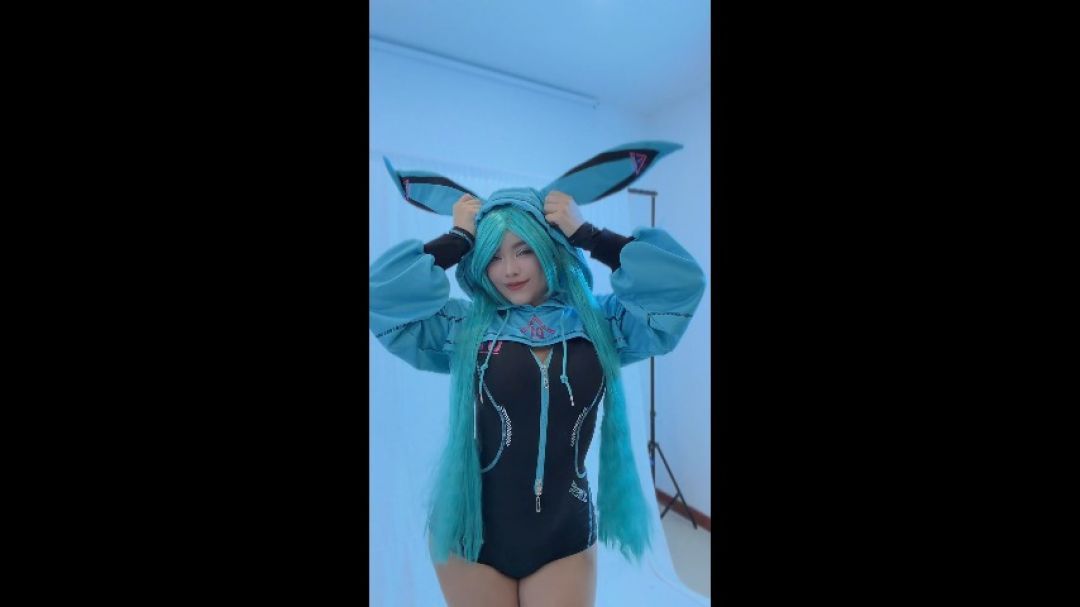 Breaking hips while dancing