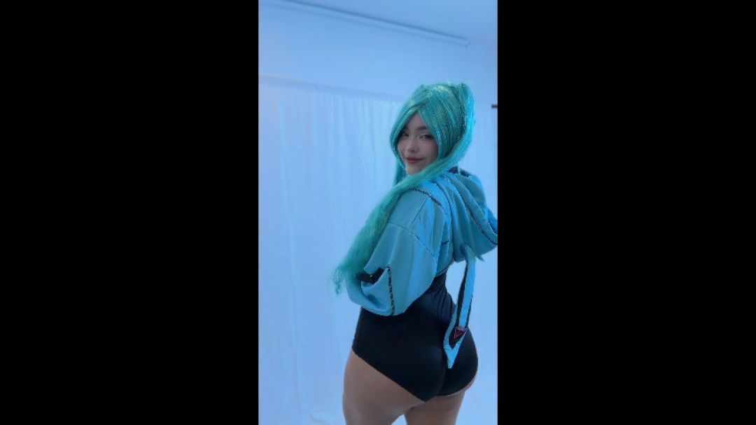 Hatsune Miku back view