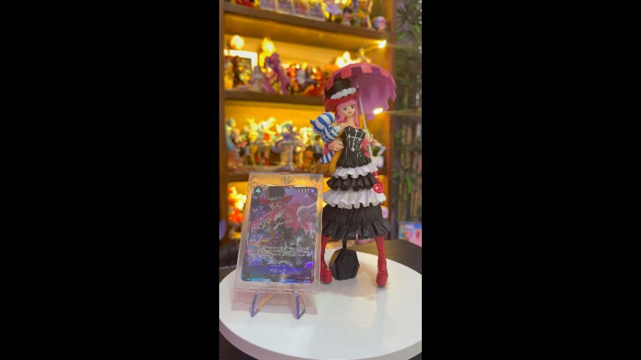 Perona Combo Figure and TCG Card