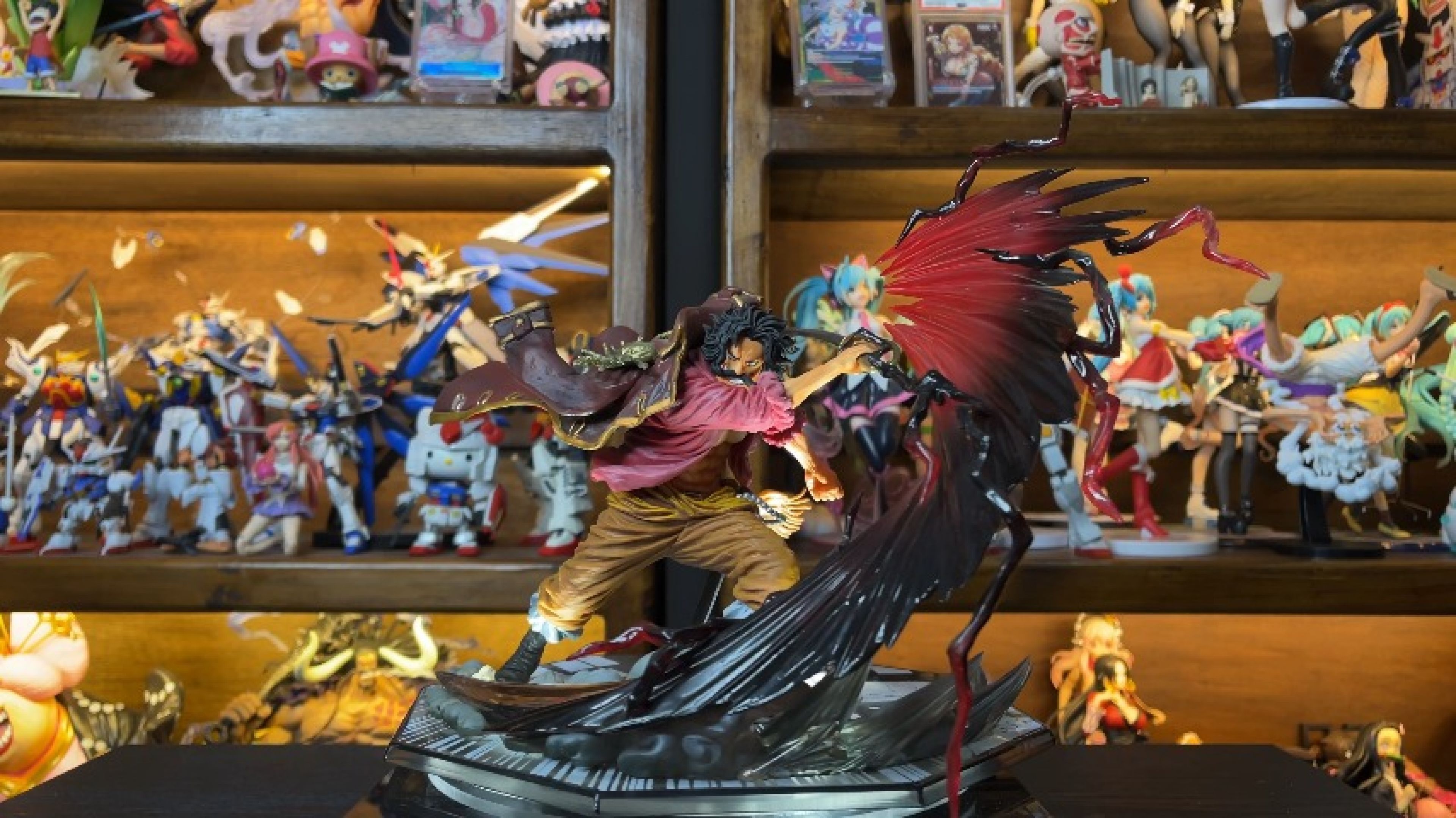 Gol D. Roger - Figuarts ZERO Kamusari Figure