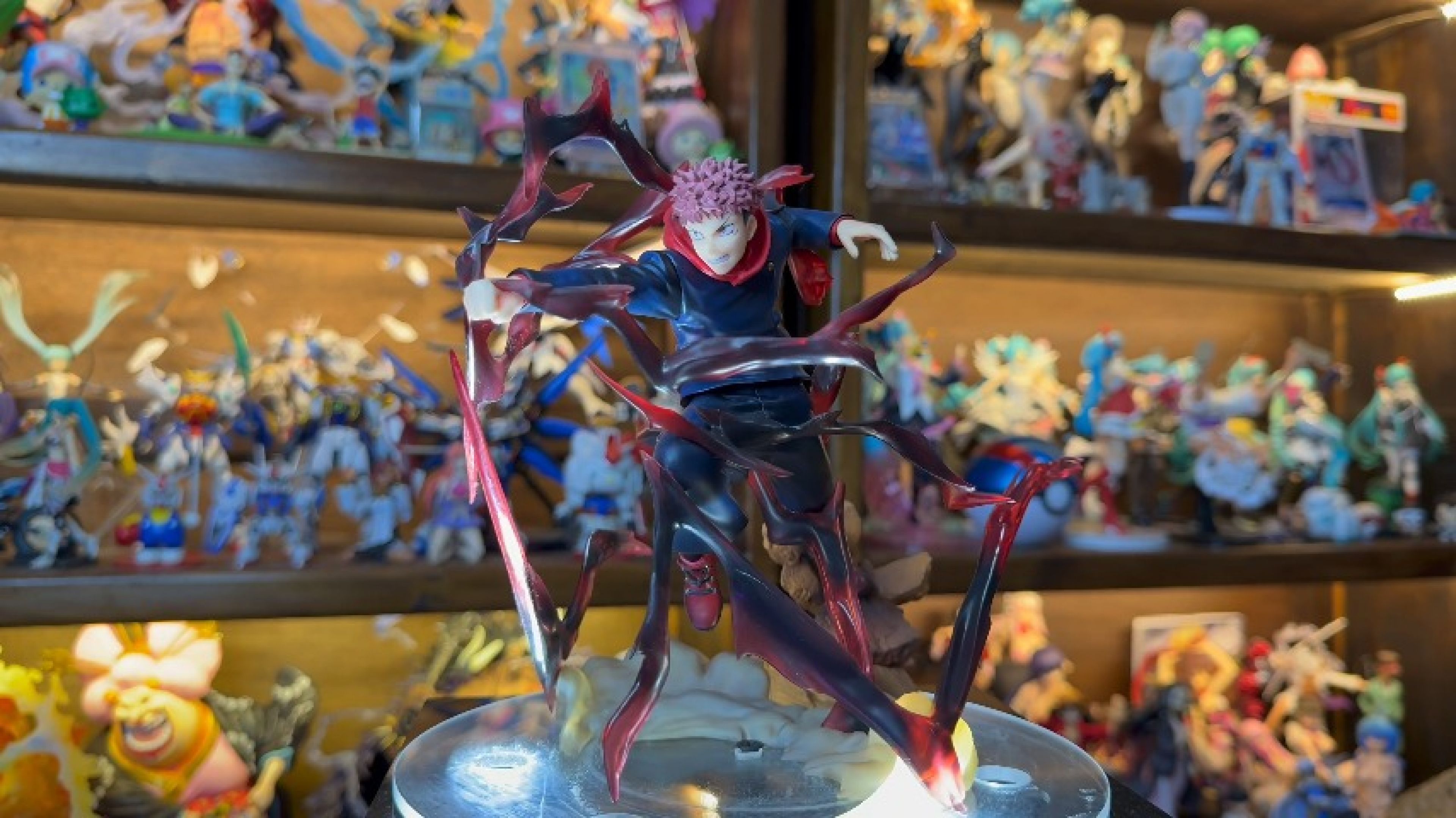 Yuji Itadori with Sukuna Effect Figuarts ZERO by Bandai