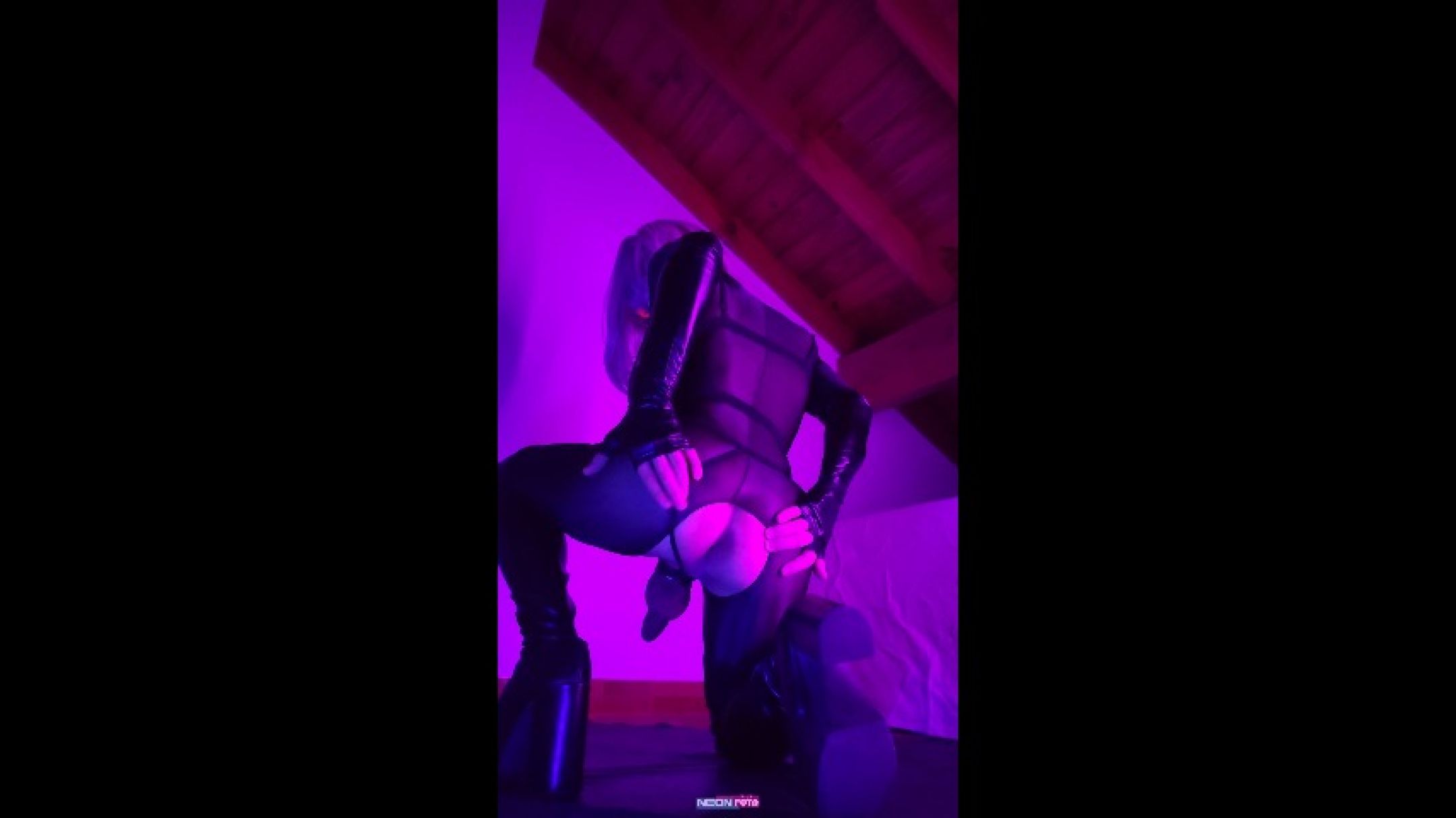 GOTH FUTA BIMBO + BLACK LIGHT - 20Min