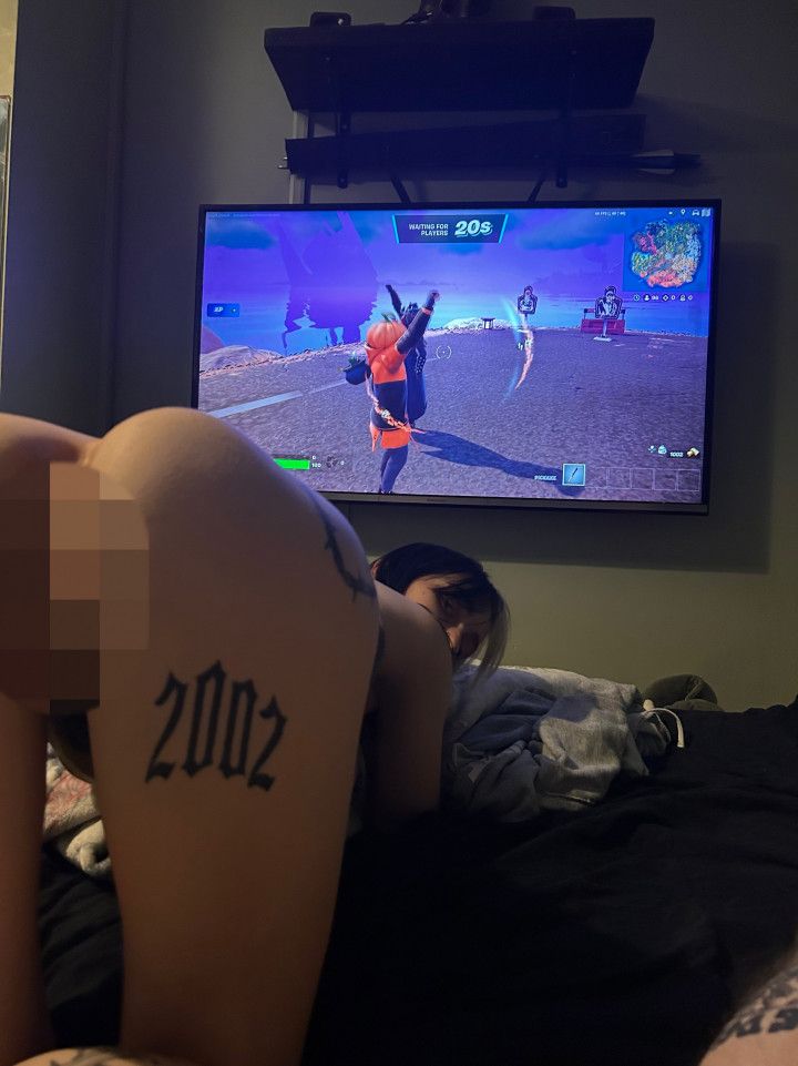 step-Sister Dee gets blowed out whilst gaming