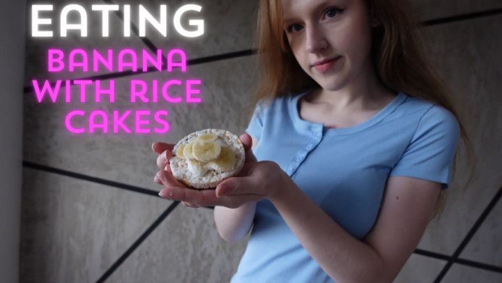 I'm eating a banana with rice cakes
