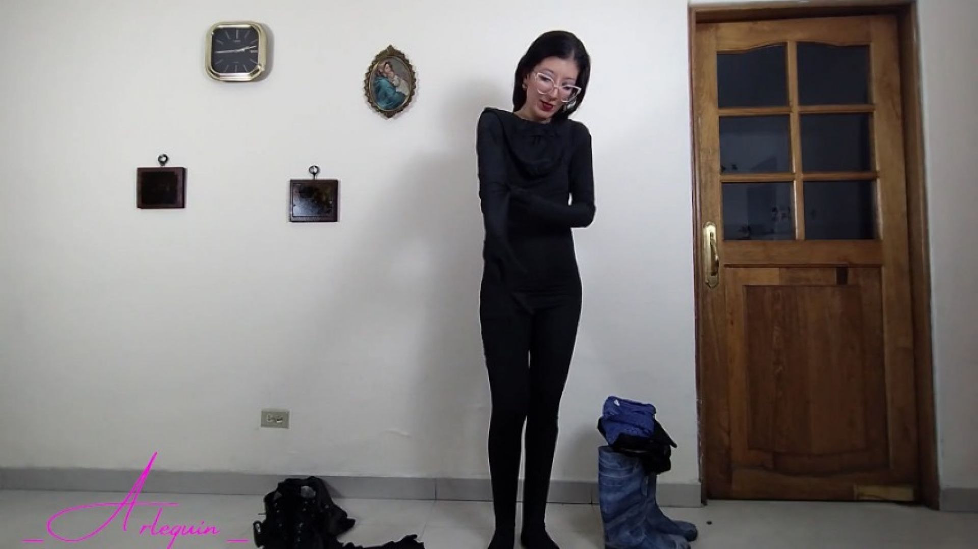 POV a mysterious ninja in a tight catsuit enters your house