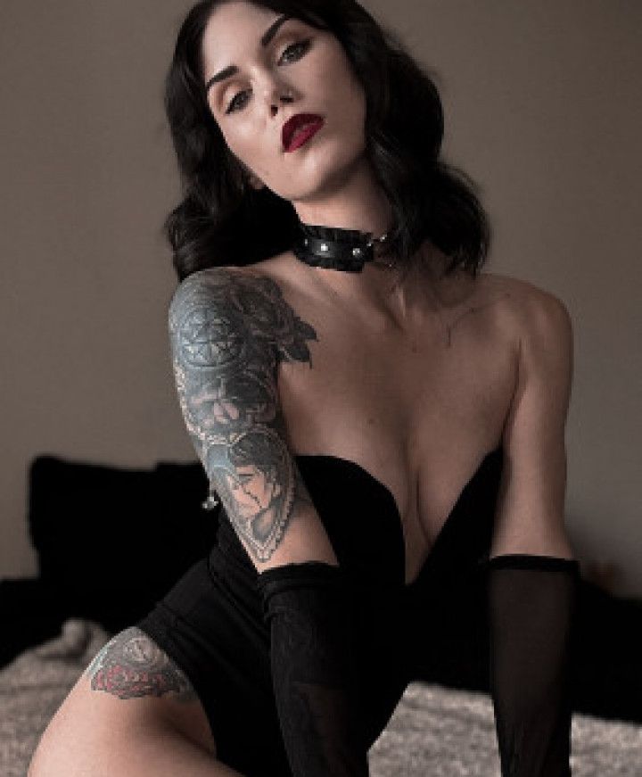 Goth step-Mommy Foot Worship