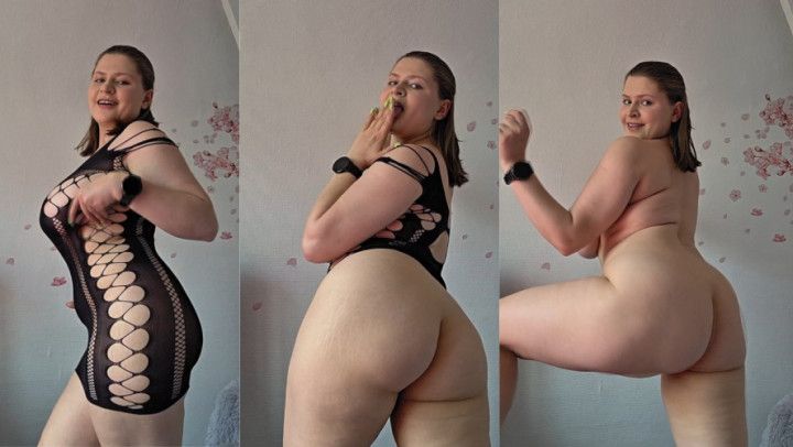 Caught the Maid Twerking While Cleaning