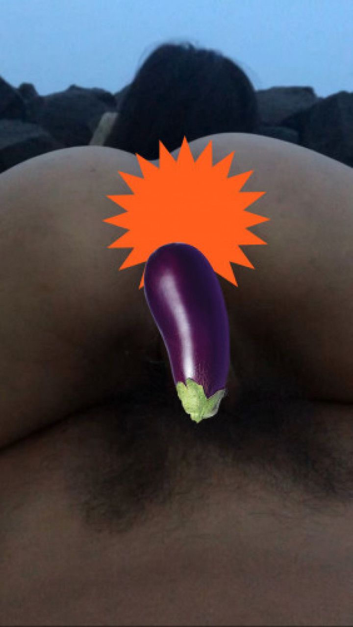 entertaining my master w/ my thick ass