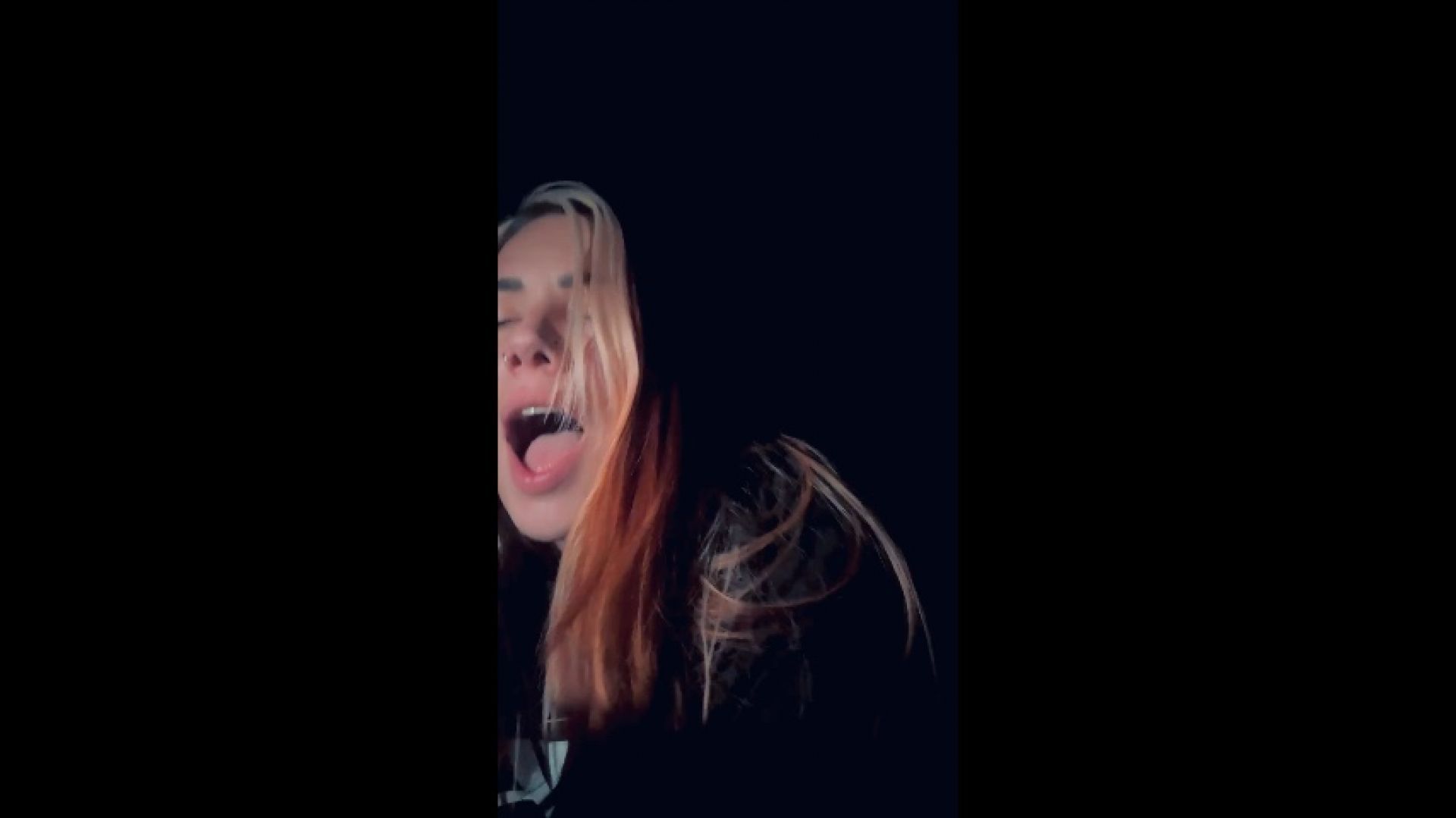 Hotwife public Roadside doggy style creampie