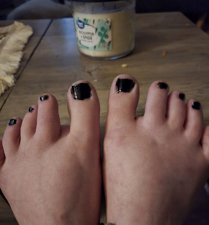 Painting Toes