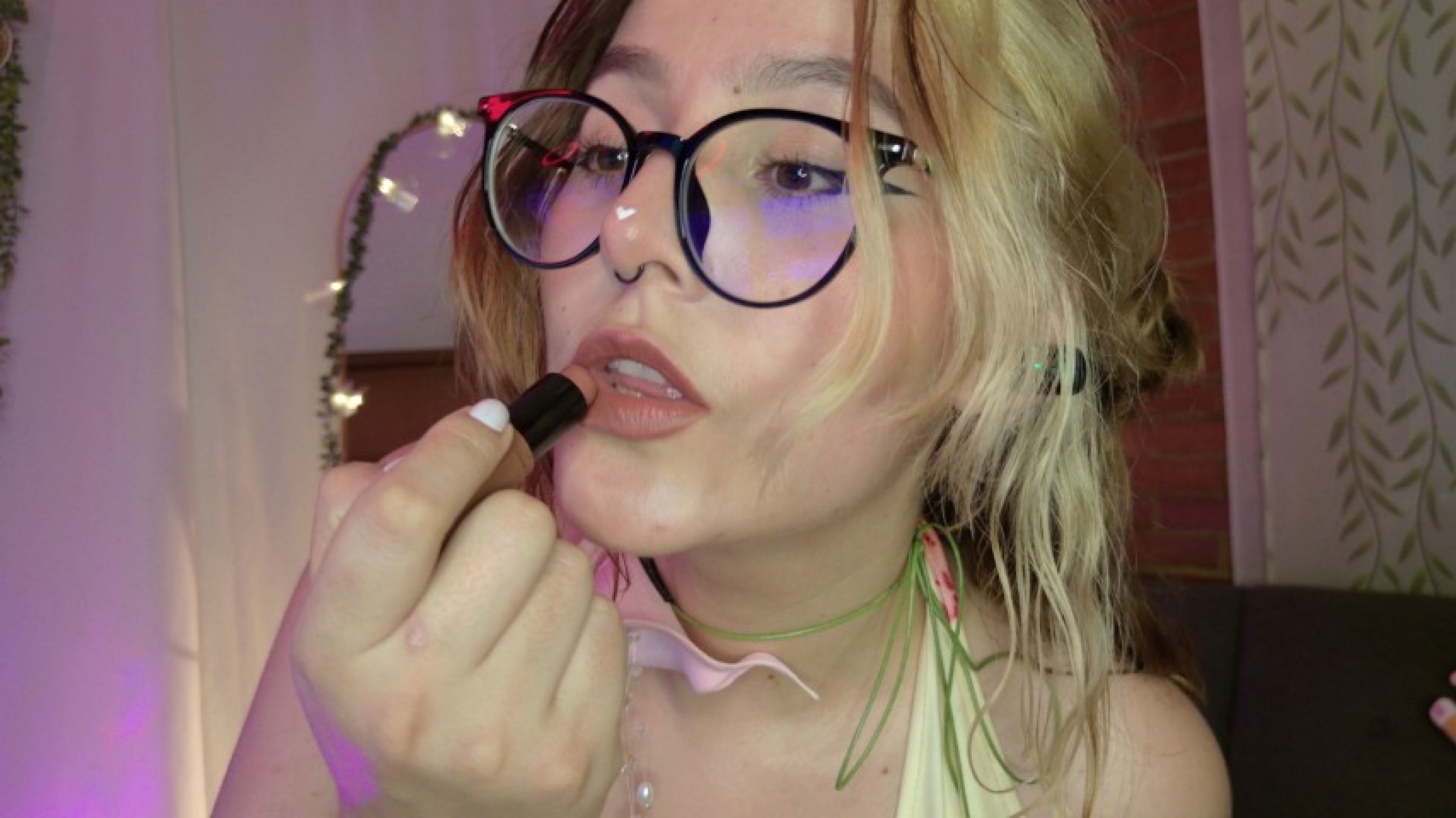 watch me wear lipstickps