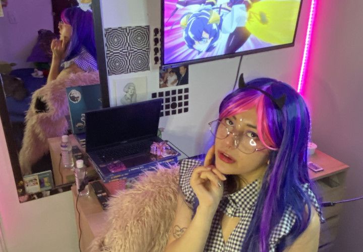 Sweet Waifu dancing hot