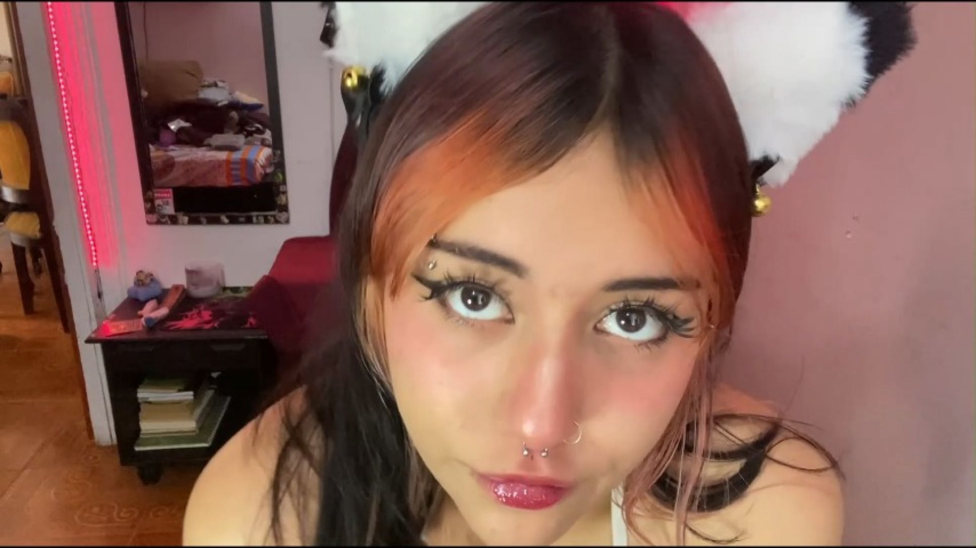 Eye Contact, get closer