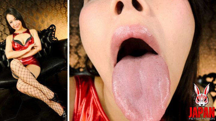 Mistress Kiwako fogs you up with foul breath and dirty talk