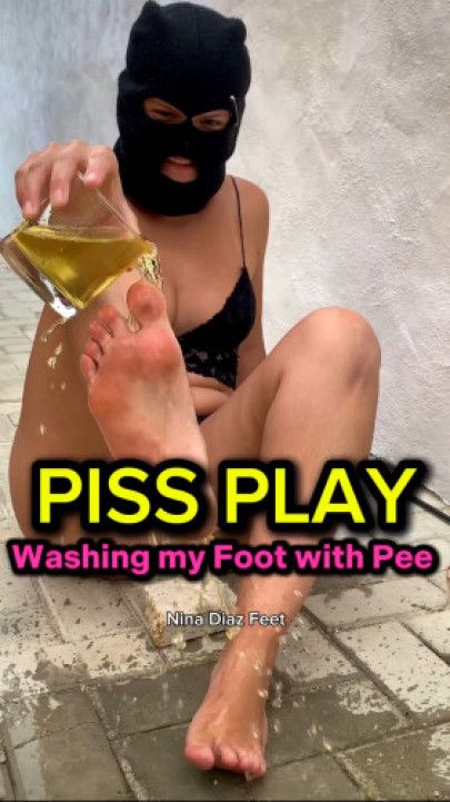SELF GOLDEN SHOWER: Cleaning my Feet with Piss