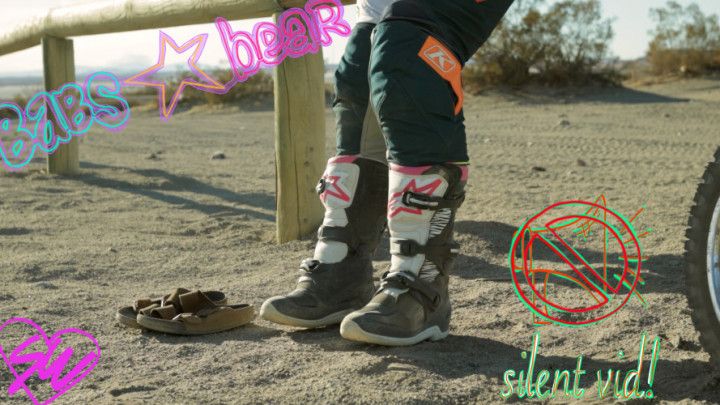 Dirty Dirt Bike Feet: Slow boot take off