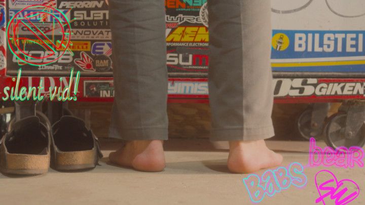 Working Man Feet!:  Check out this cute guy's feet