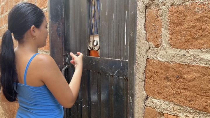 Neighbor fucks her friend's husband