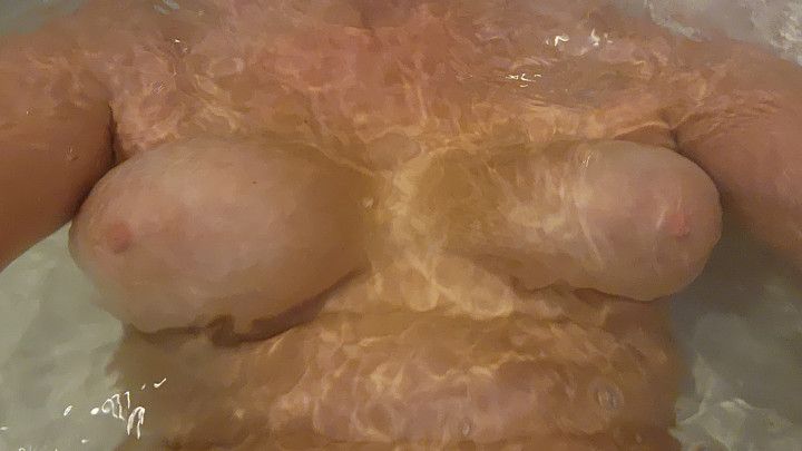 TravelingFuckToys Naughty Tub Tease