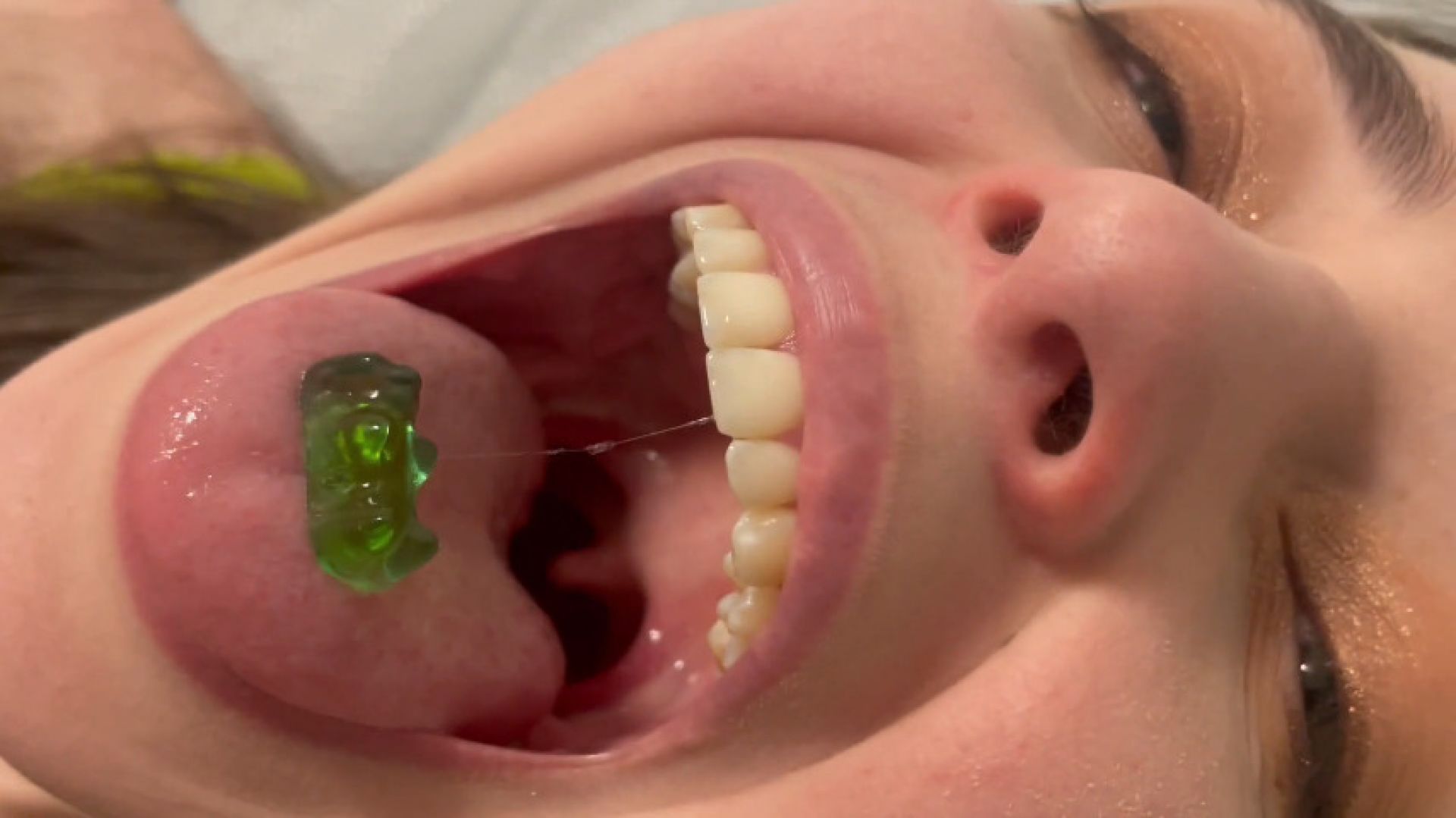 Amateur Giantess Vore