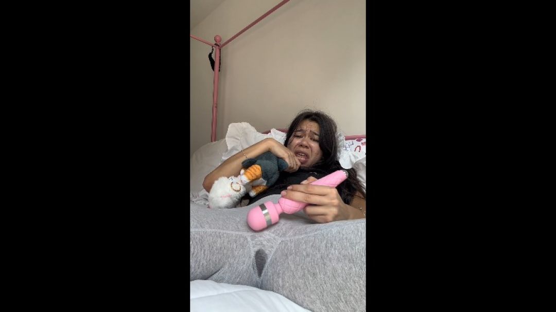 OVERSTIM UNTIL IM LEAKING THROUGH MY LEGGINGS