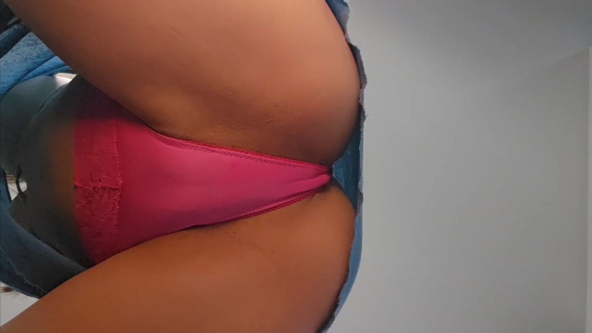 Giantess Pussy Squats On Tiny Human Ants