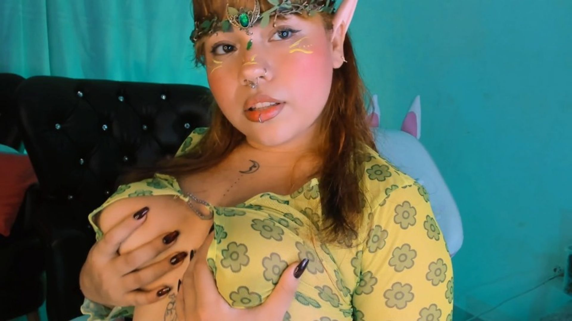 your sexy elf striptease