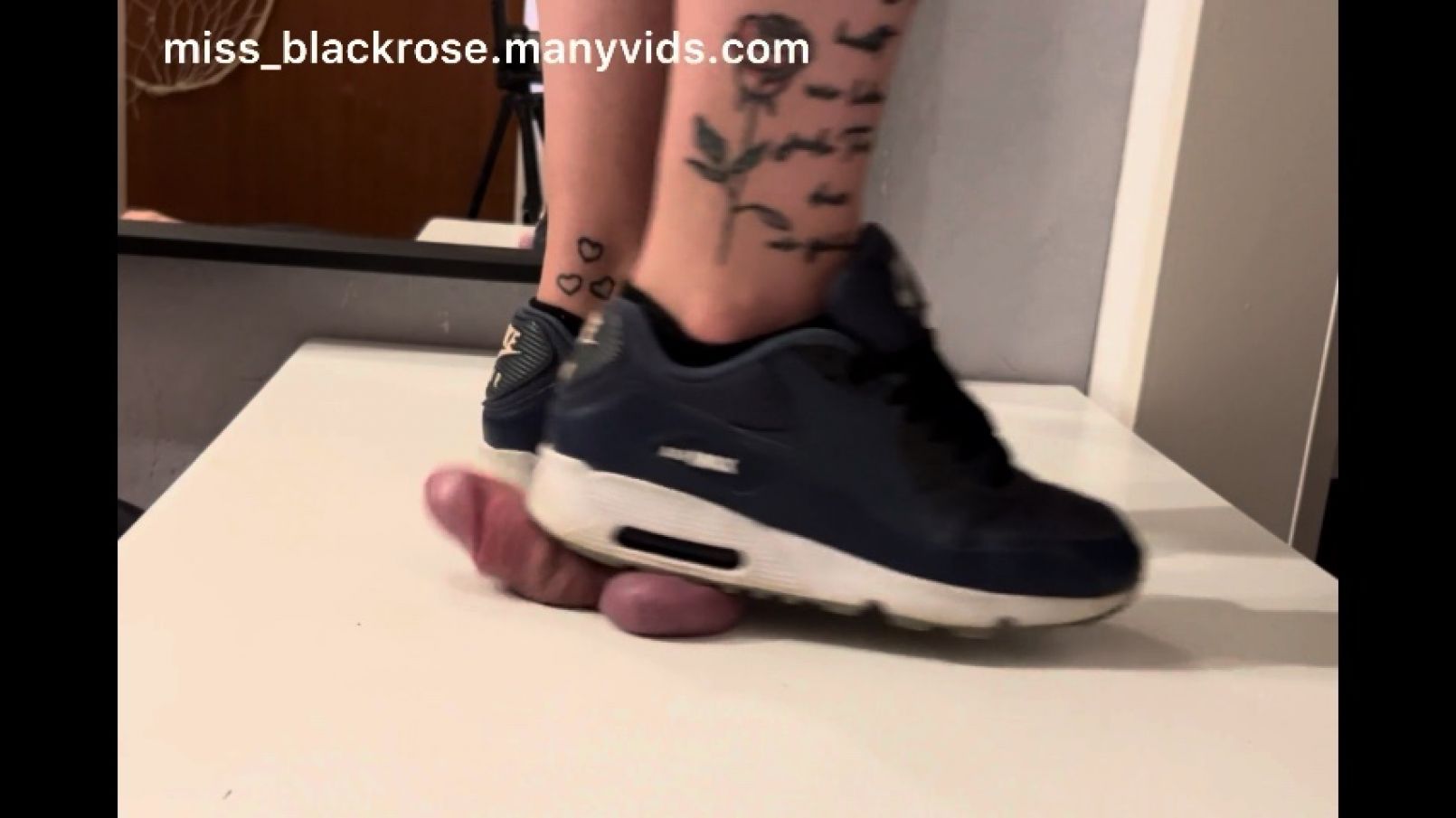 Ignored Under My Airmax - Cock Trample