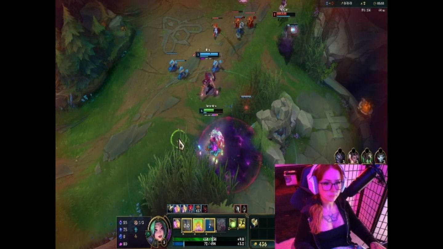 Climbing in LoL ranked except im bad