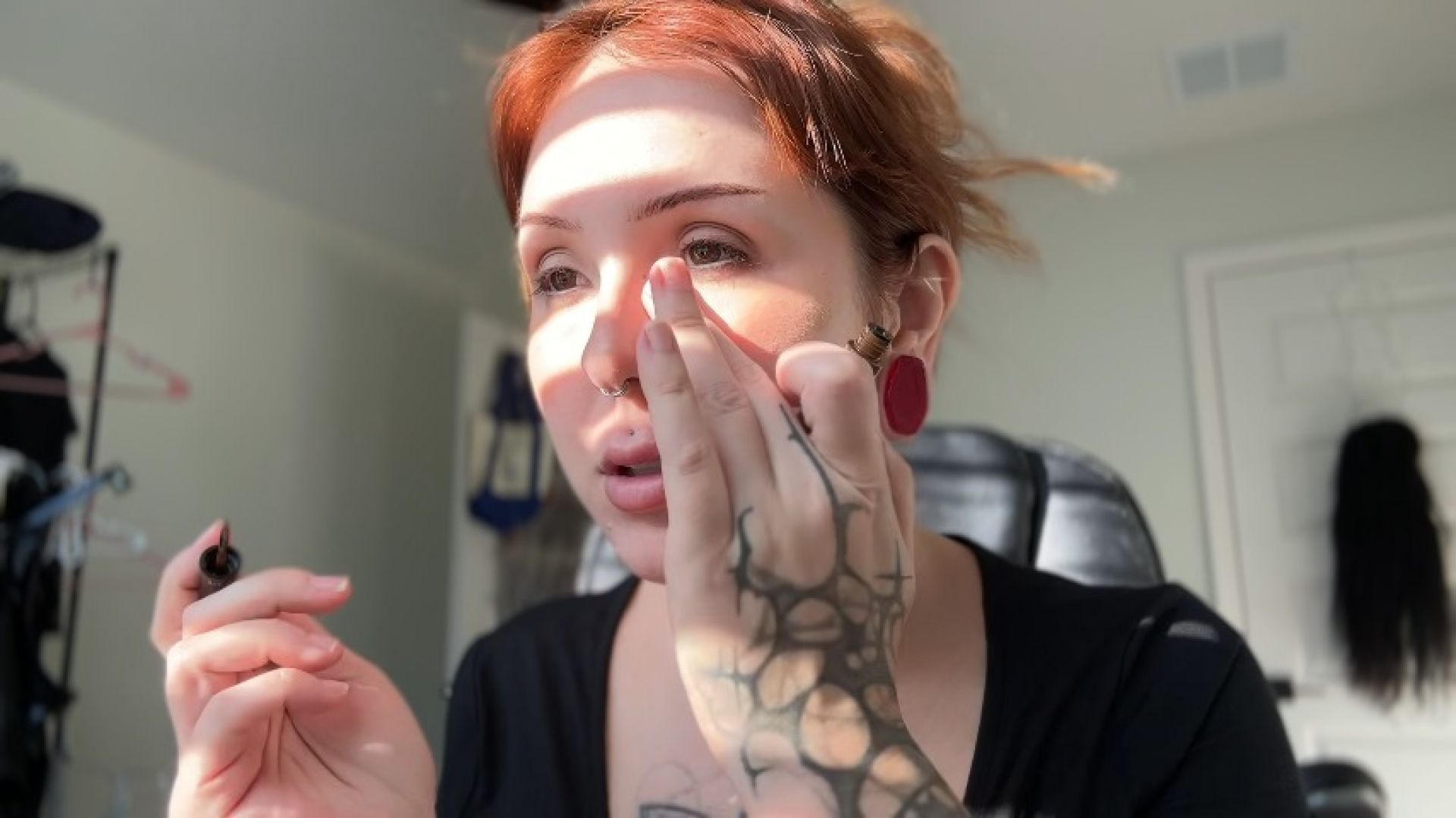 Do my make up with me