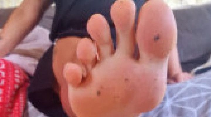 Step-Mommy footjob n cum