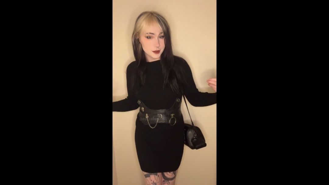 5-Amber Hawking showing off her favorite outfits