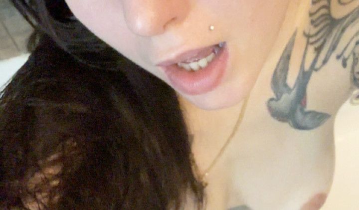 Hot blowjob in the bath